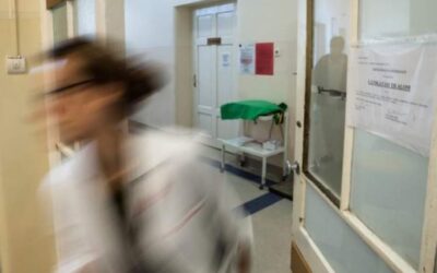 Emelgeti a fedőt az egészségügyben dolgozók elégedetlensége
