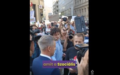 A Mérce nézői még aligha láthattak ilyet: a miniszterelnök személyesen vette át a béremelésért tüntető szociális ágazati dolgozók követeléseit, akinek a megjelenését már önmagában tapssal jutalmazta számos tüntető.