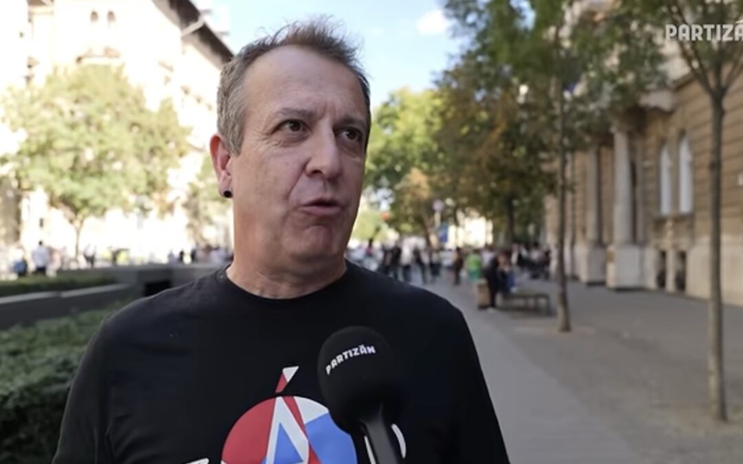 Elmaradt az azonnali béremelés, Magyar Péter ablaka alatt tüntettek
